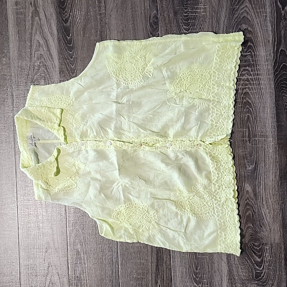 🦇 Anneliese Embroidered Sleeveless Top 🦇